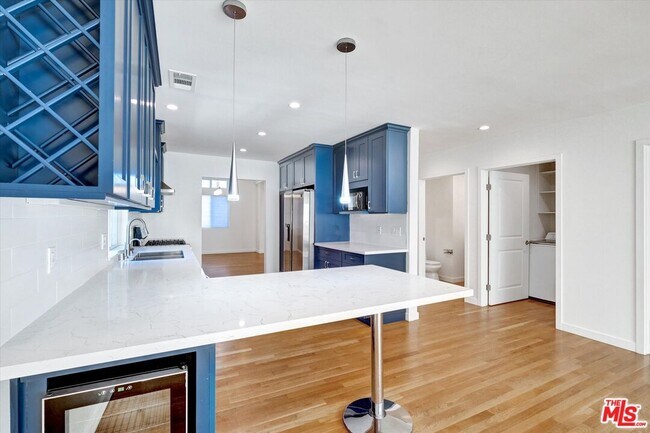 Building Photo - 5400 W 82nd St