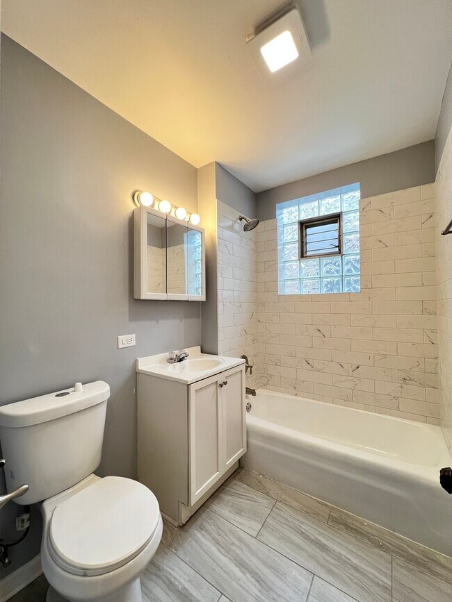 Building Photo - 6810 S Calumet Ave