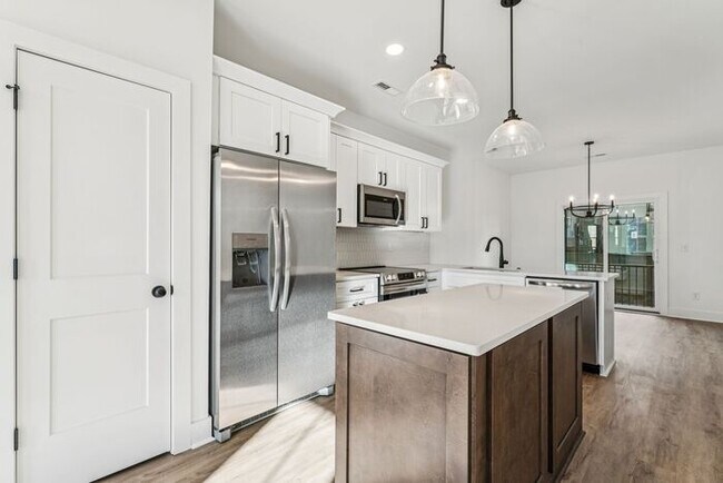 Building Photo - High-End 2BR Townhome | Rooftop Terrace + 2-Car Garage | 24-Unit Commnity
