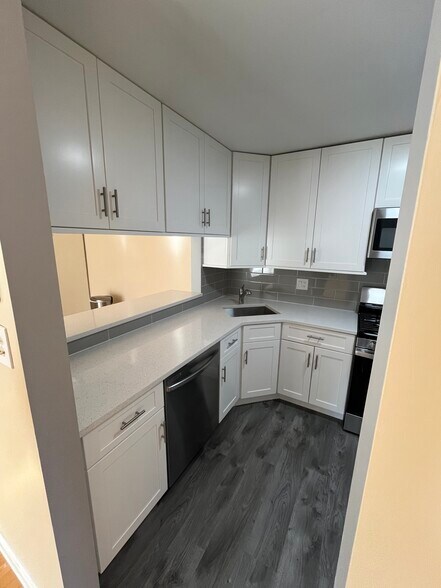 Building Photo - 216 Hickory Ct