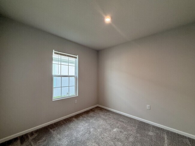 Building Photo - 499 Voltaire Dr