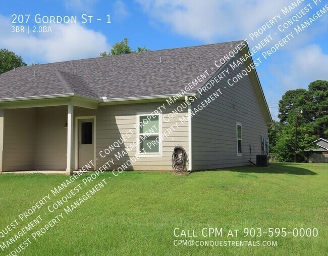 Building Photo - 207 Gordon St