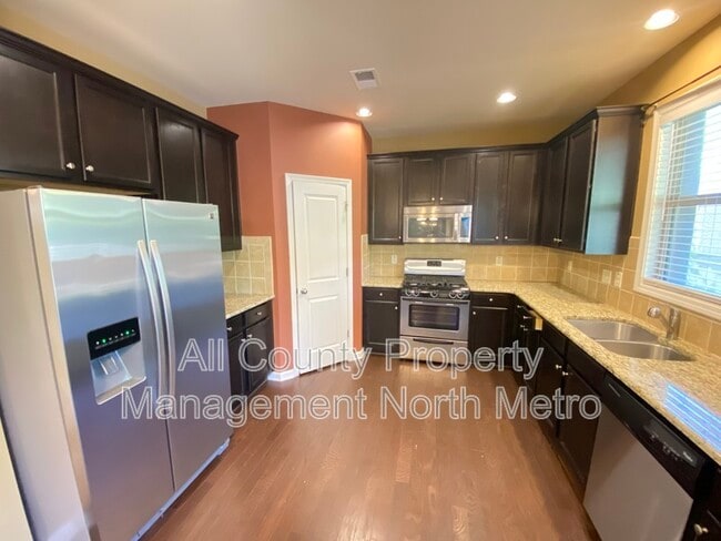 Building Photo - 5060 Glencliff Dr
