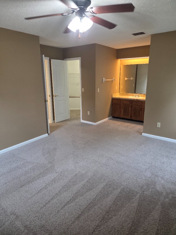 Building Photo - 9527 Glenn Abbey Way