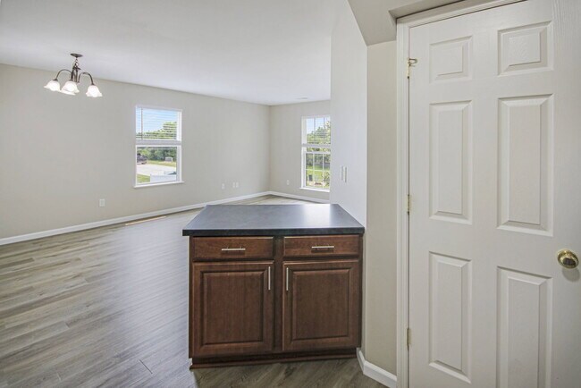 Building Photo - 143 Stonewall Creek Dr