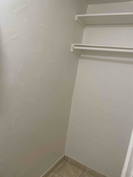 Building Photo - 563 S 1st Ave