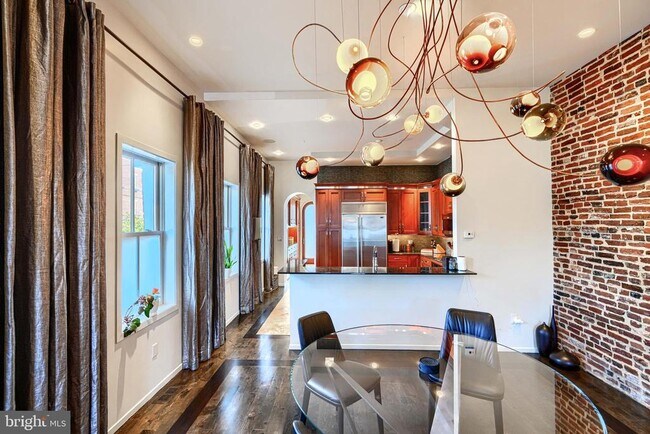 Building Photo - 1301 Hull St