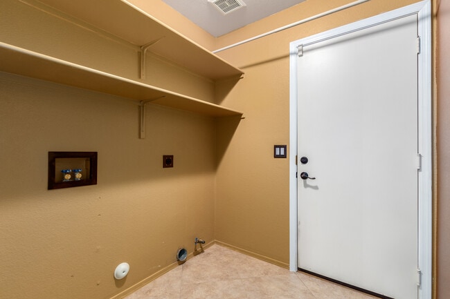 Building Photo - 9150 W Grovers Ave