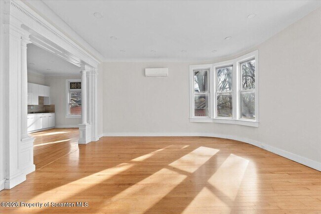 Building Photo - 840 Clay Ave