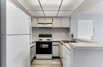 Building Photo - ONE BEDROOM ONE BATHROOM!! WATERFRONT COMMUNITY