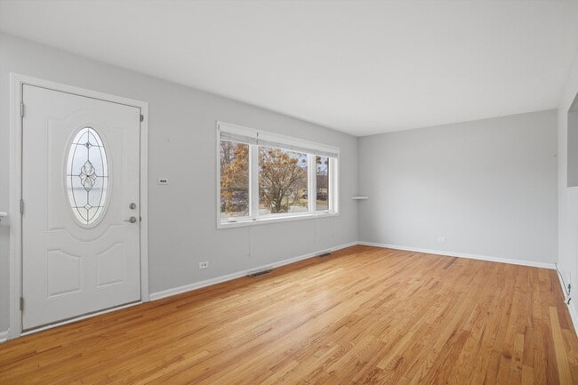 Building Photo - 8912 Windsor Ln