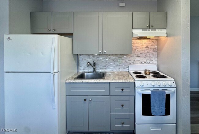 Building Photo - 8061 Country Rd