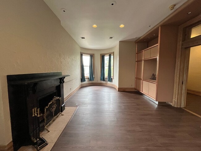 Building Photo - 200 W North Ave