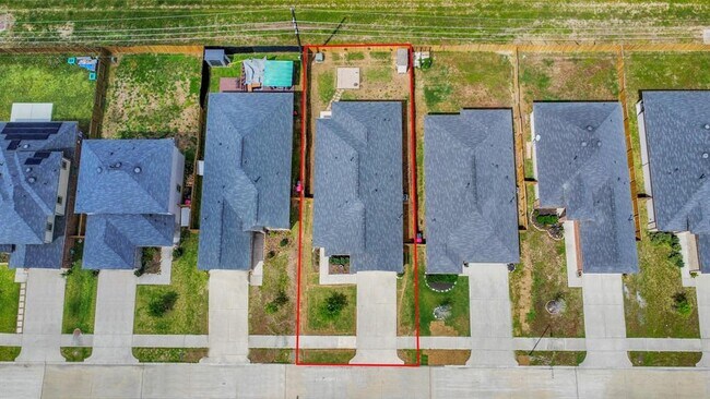 Building Photo - 7230 Victorville Dr