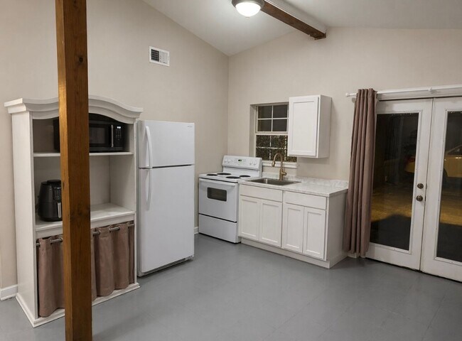 Building Photo - Rental Available: 427D General Mouton Lafayette