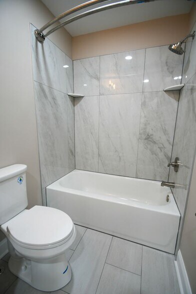 Building Photo - 4522 Rosemarie Dr