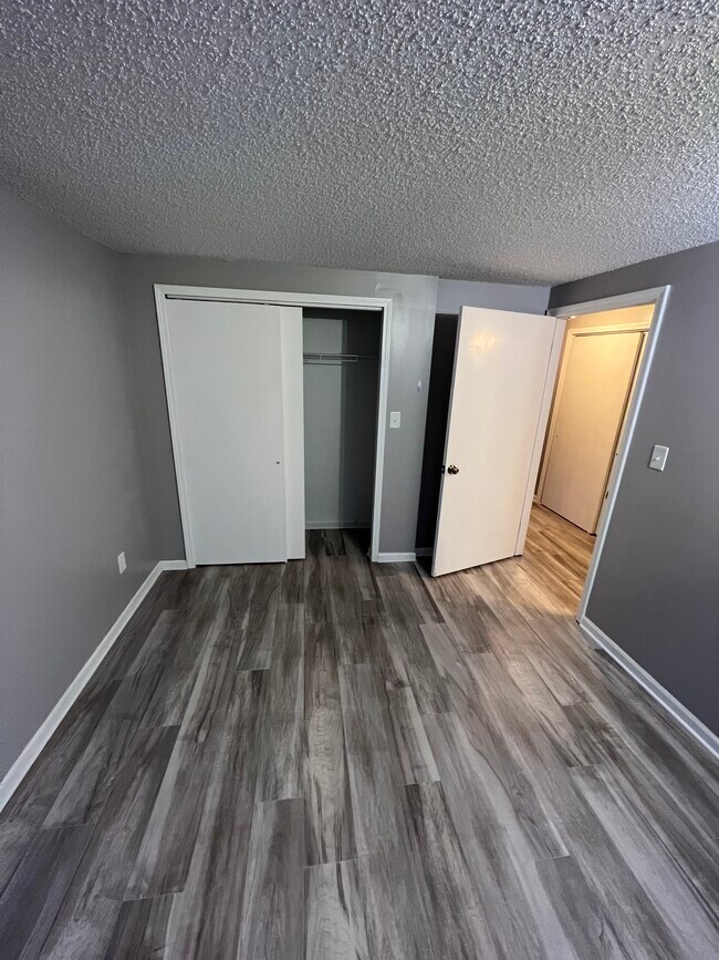 Building Photo - 164 Melrose St