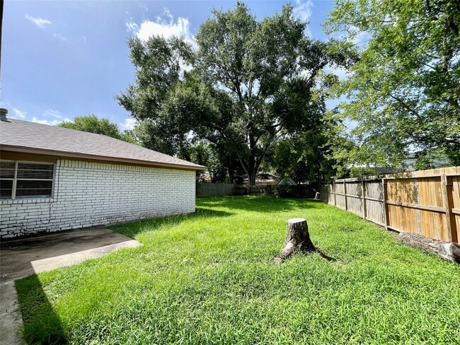 Building Photo - 5375 Little John Ln
