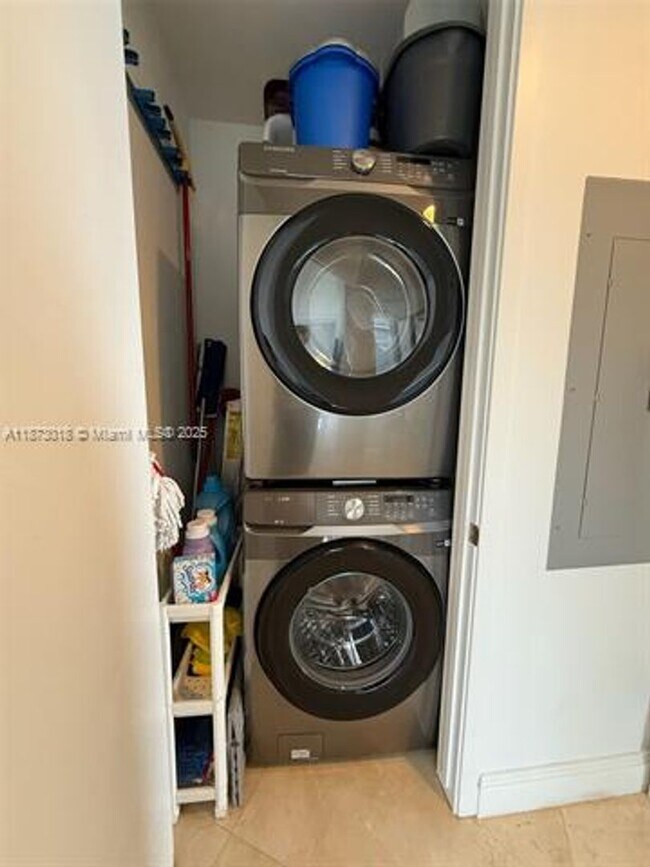 Building Photo - 18201 Collins Ave