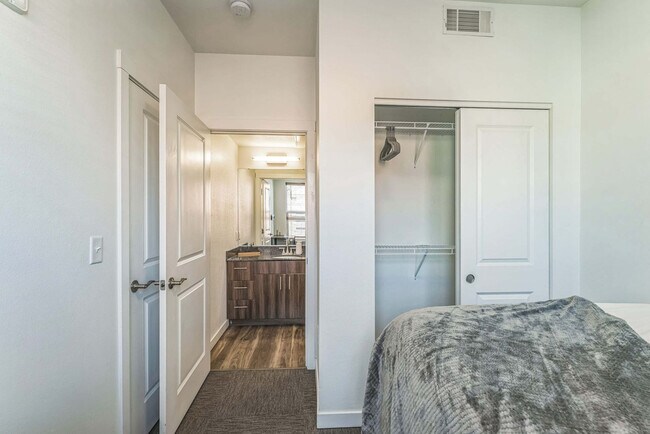 Building Photo - 305 E Front St