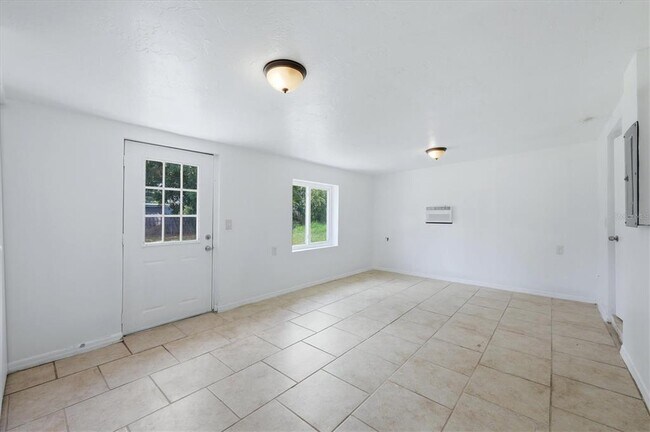Building Photo - 3719 Papai Dr