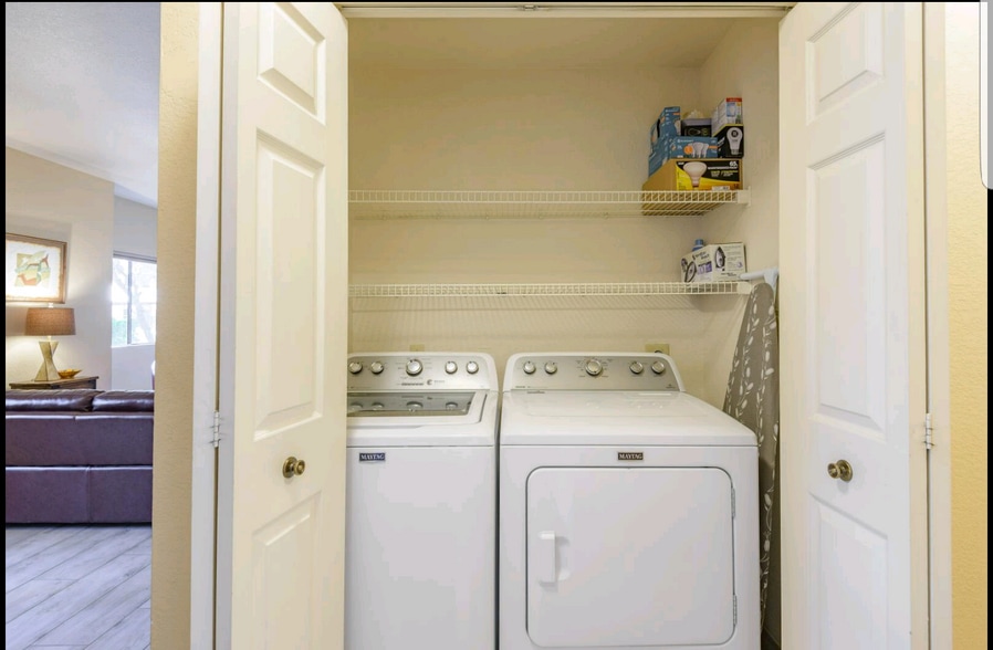 Full size Washer/Dryer - 9708 E Via Linda