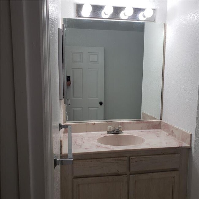 Building Photo - 5016 Sunridge Palms Dr