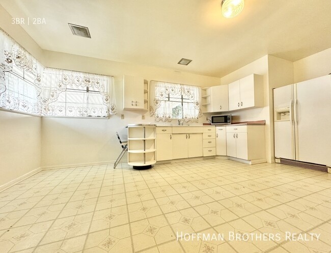 Primary Photo - 6707 Blucher Ave