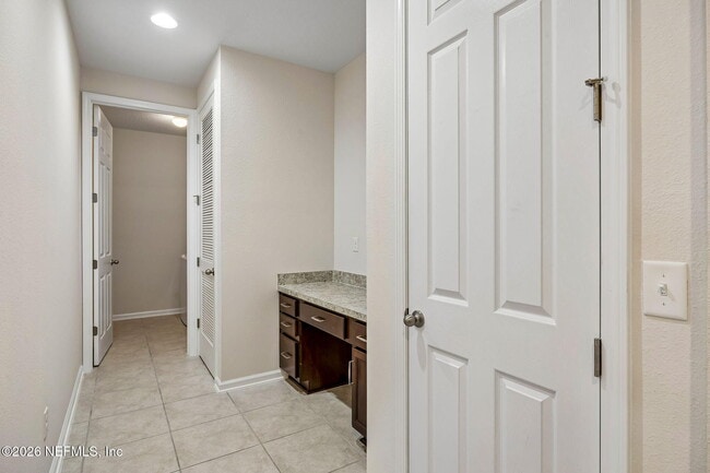 Building Photo - 3061 Alpin Dr