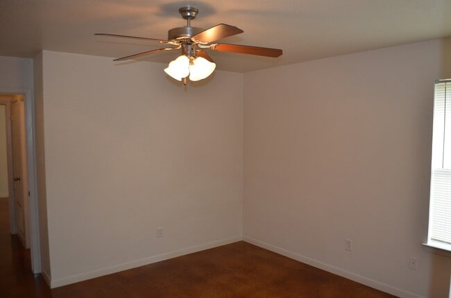 Building Photo - 318 Elbert Ln