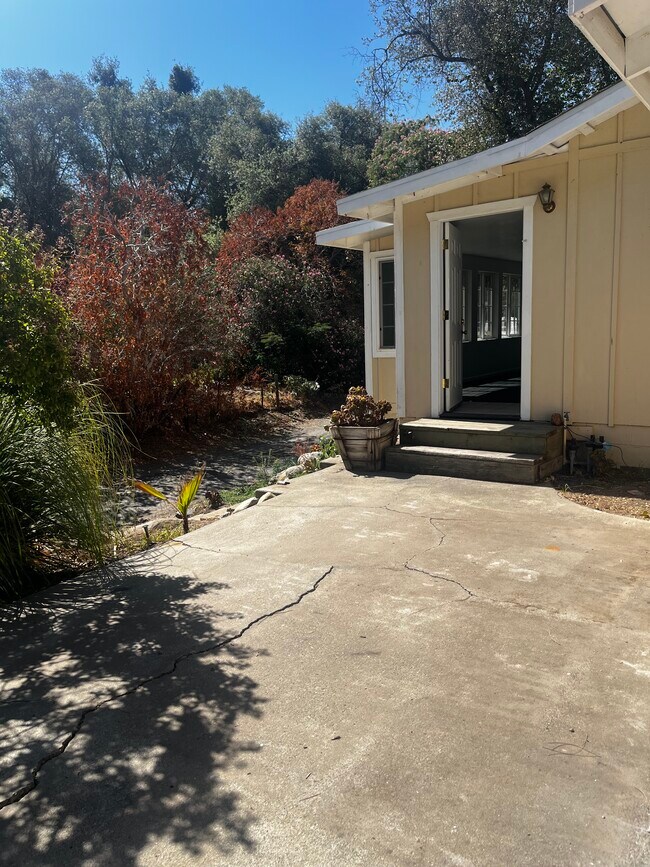 Building Photo - 40671 Old Three Rivers Rd