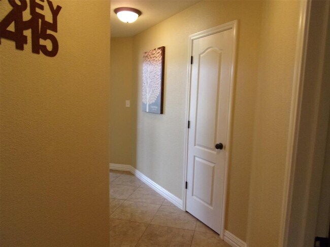 Building Photo - 326 Miss Ellie Ln