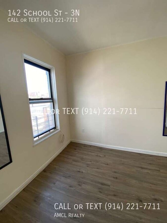 Building Photo - 142 School St