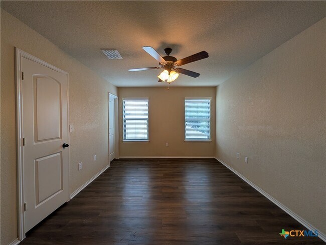 Building Photo - 622 Creekside Cir