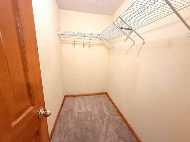 Building Photo - 2544 Oakmont Ct