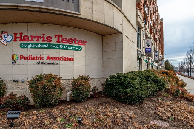 Building Photo - This luxury 2 bedroom condo has phenomenal...