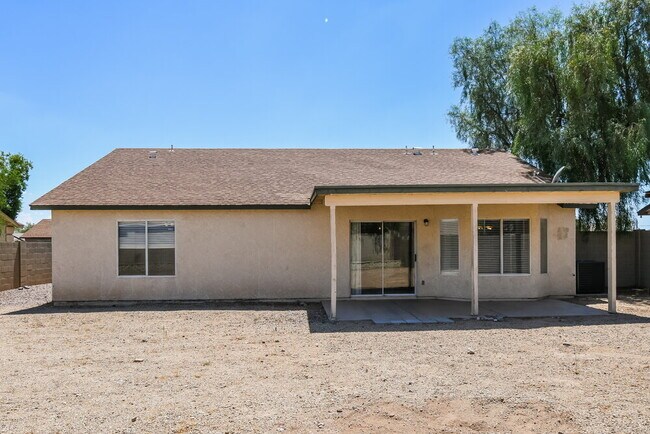 Building Photo - 527 N Bailey Cir