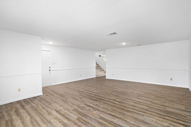 Building Photo - 8090 Chestnut Ash Dr