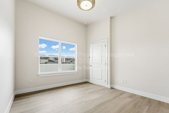 Building Photo - 4325 Greentrail