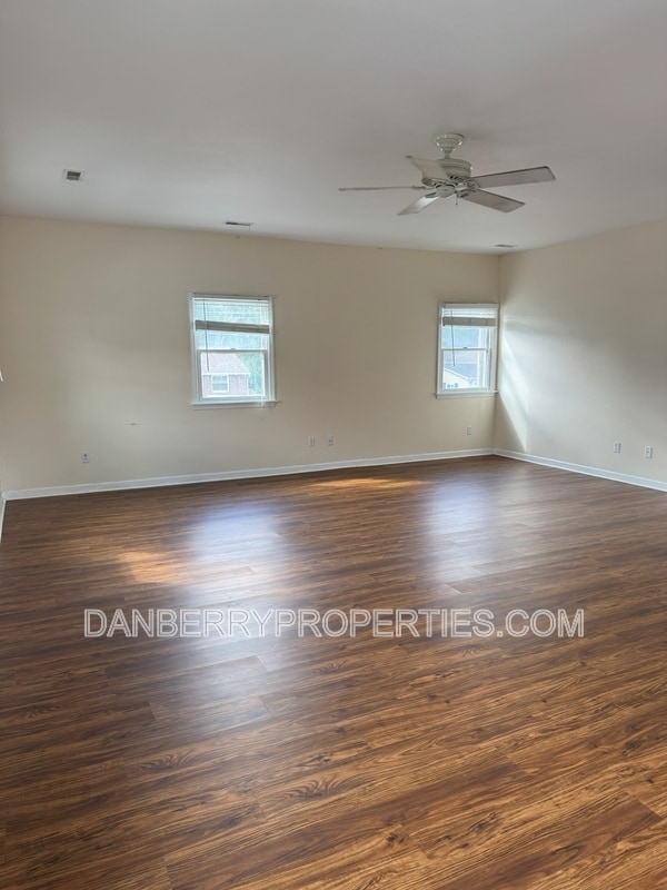 Building Photo - 808 Buckley St