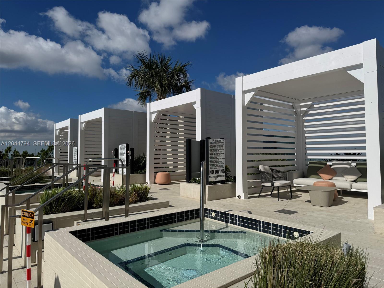 Building Photo - 300 Biscayne Boulevard Way