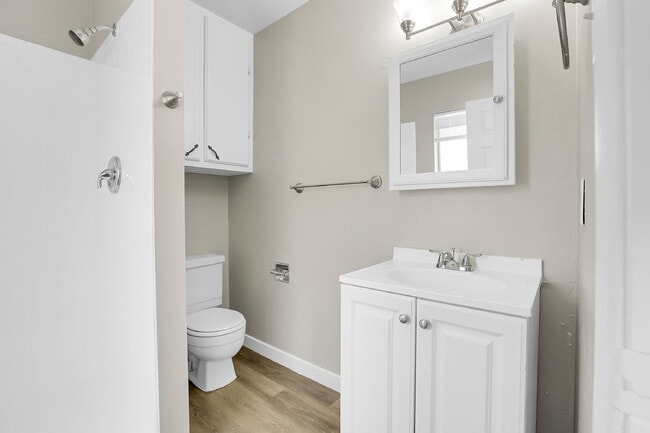 Building Photo - $2,950.00, 3-bed, 2.5-bath, located in Lak...