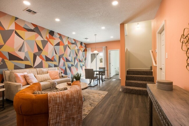Building Photo - North Valley Townhome
