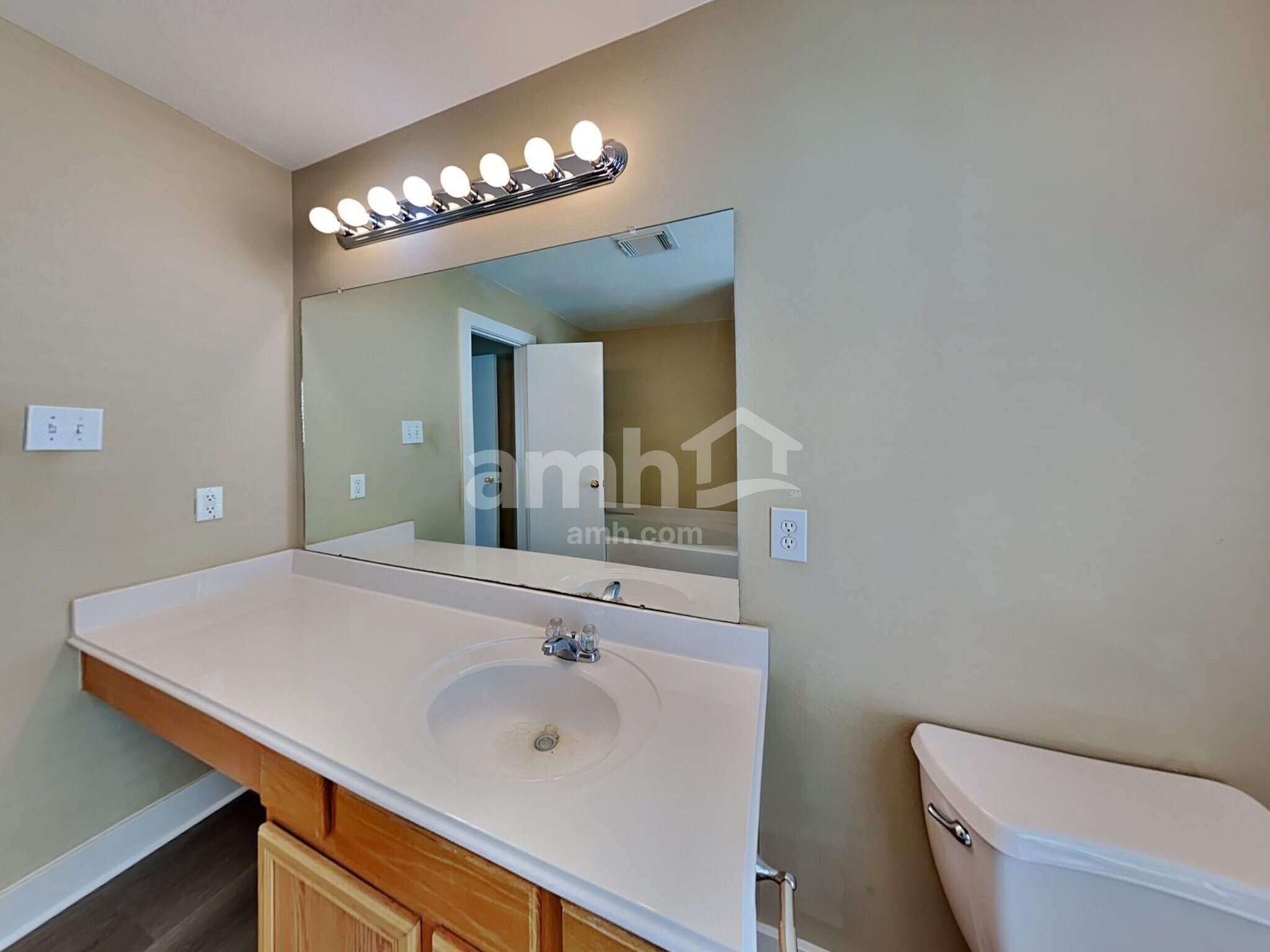 Building Photo - 802 Dragonfly Dr