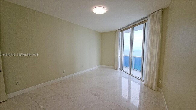 Building Photo - 15901 Collins Ave