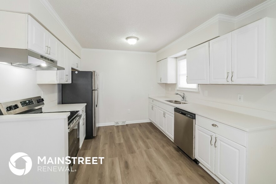 Building Photo - 1702 NE White Dr