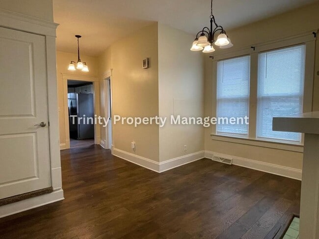 Building Photo - 627 Stealey Ave