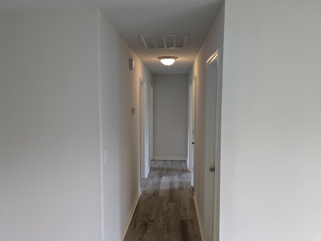 Building Photo - 102 Populus Dr