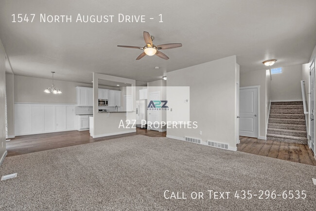 Building Photo - 1547 N August Dr