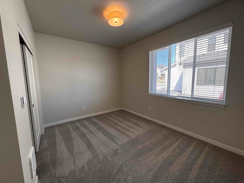 Building Photo - 966 E RR Ave